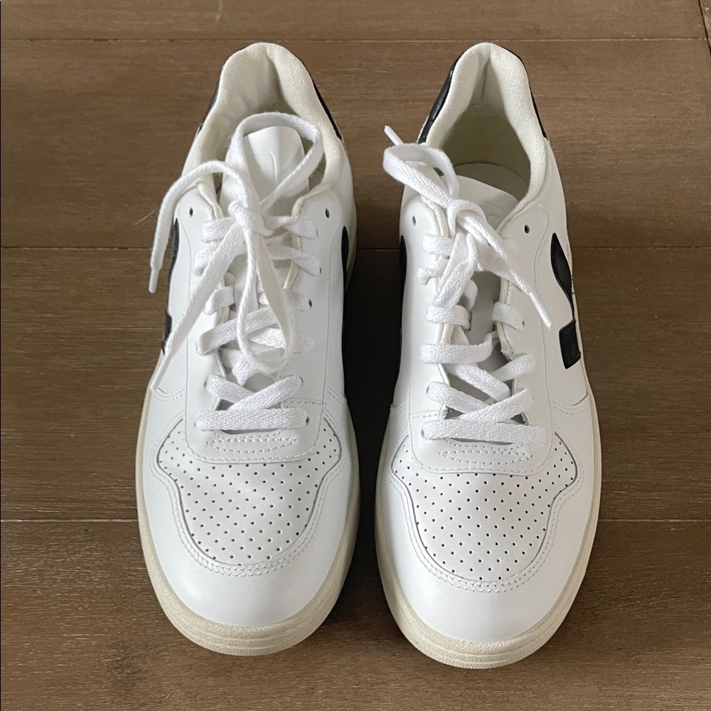 Veja White and Black Leather Sneakers size 8 - Picture 3 of 3